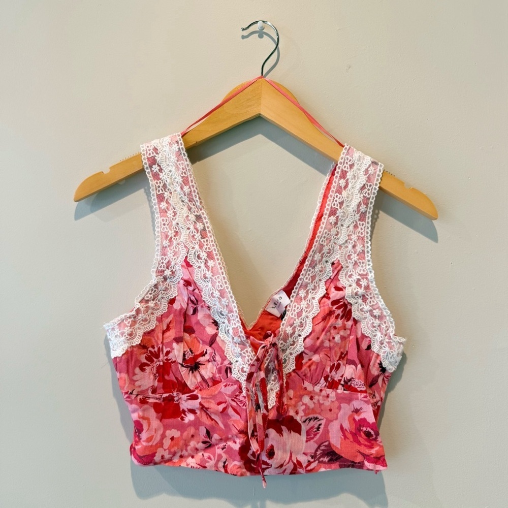 Le Lis Floral Lace Crop Top